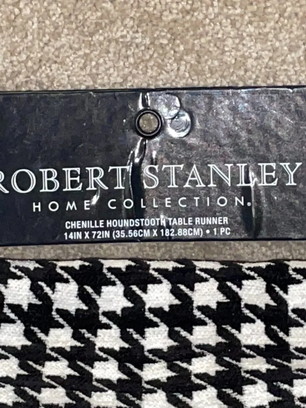 NWT Black & White Chenille Houndstooth Table Runner ROBERT STANLEY